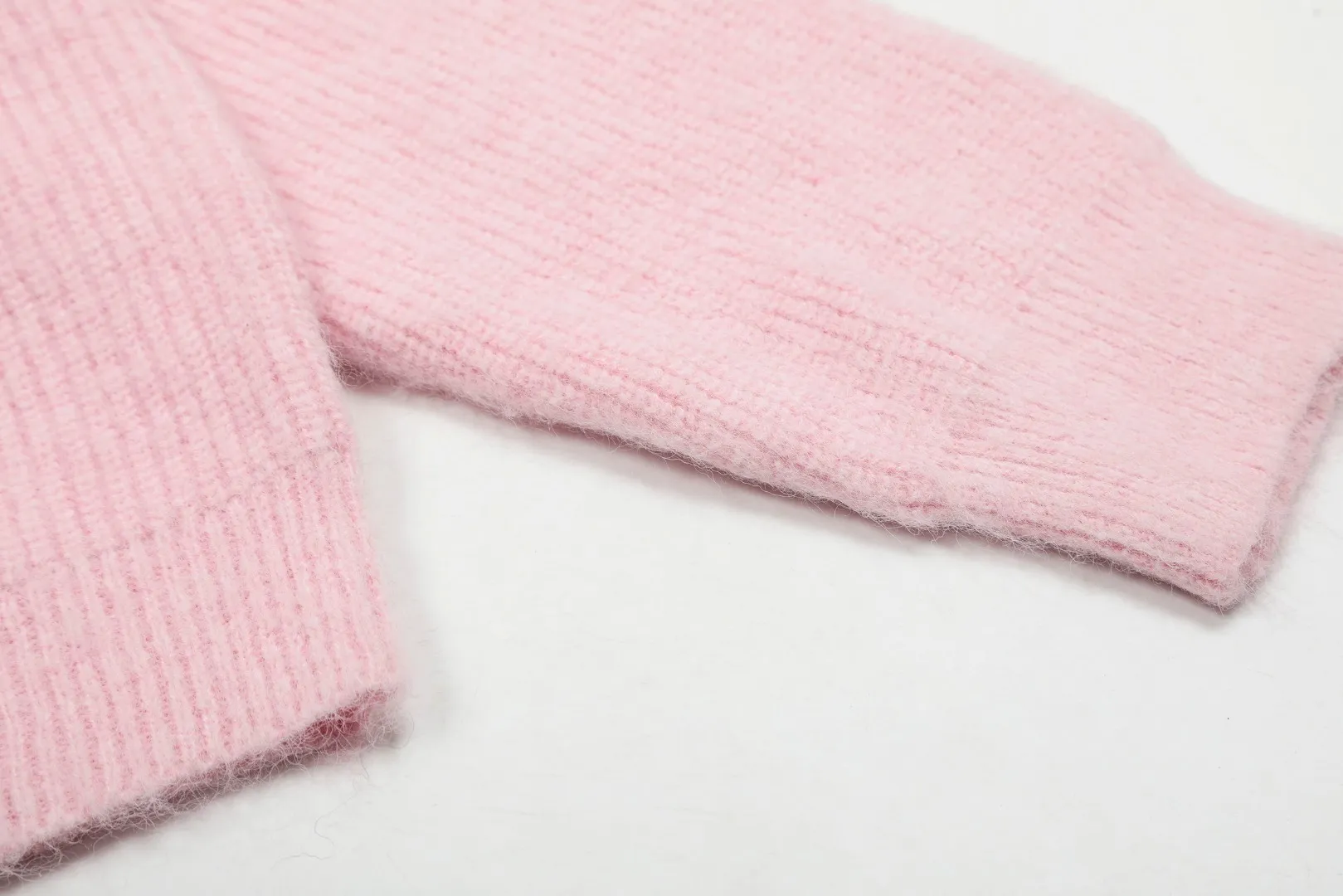 VIVI145# vivienne west wood 25 spring new three-color wool embroidered design cardigan Size: 1 yard (90-110 pounds) 2 yards (110-130 pounds) 3 yards (130-150 pounds) Color: gray yellow pink